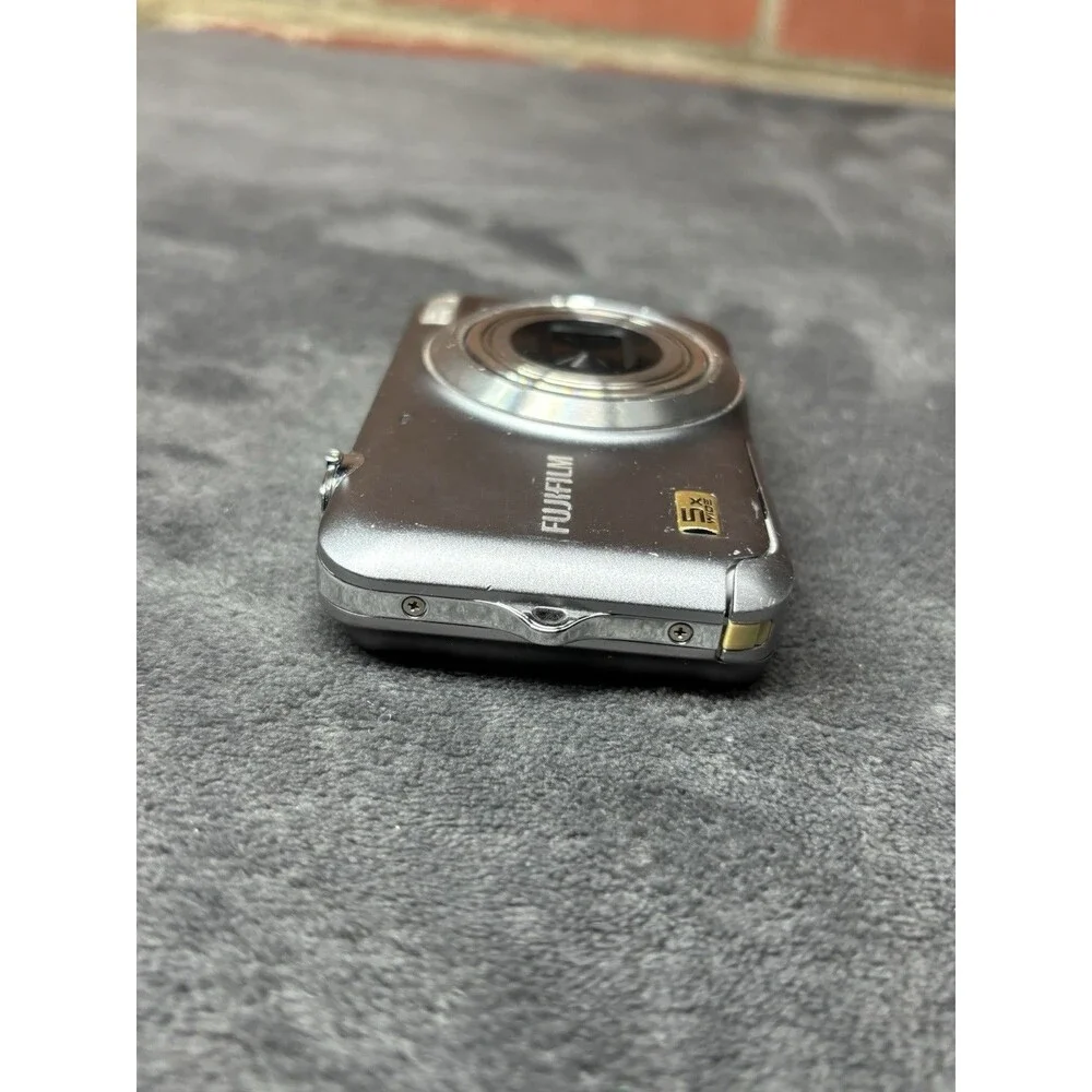 Fujifilm Finepix JX250 14MP 5X Zoom Digital Camera Untested For Parts/Repair